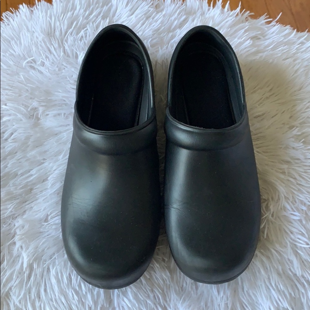ANYWHERE Slip Resistant Clogs